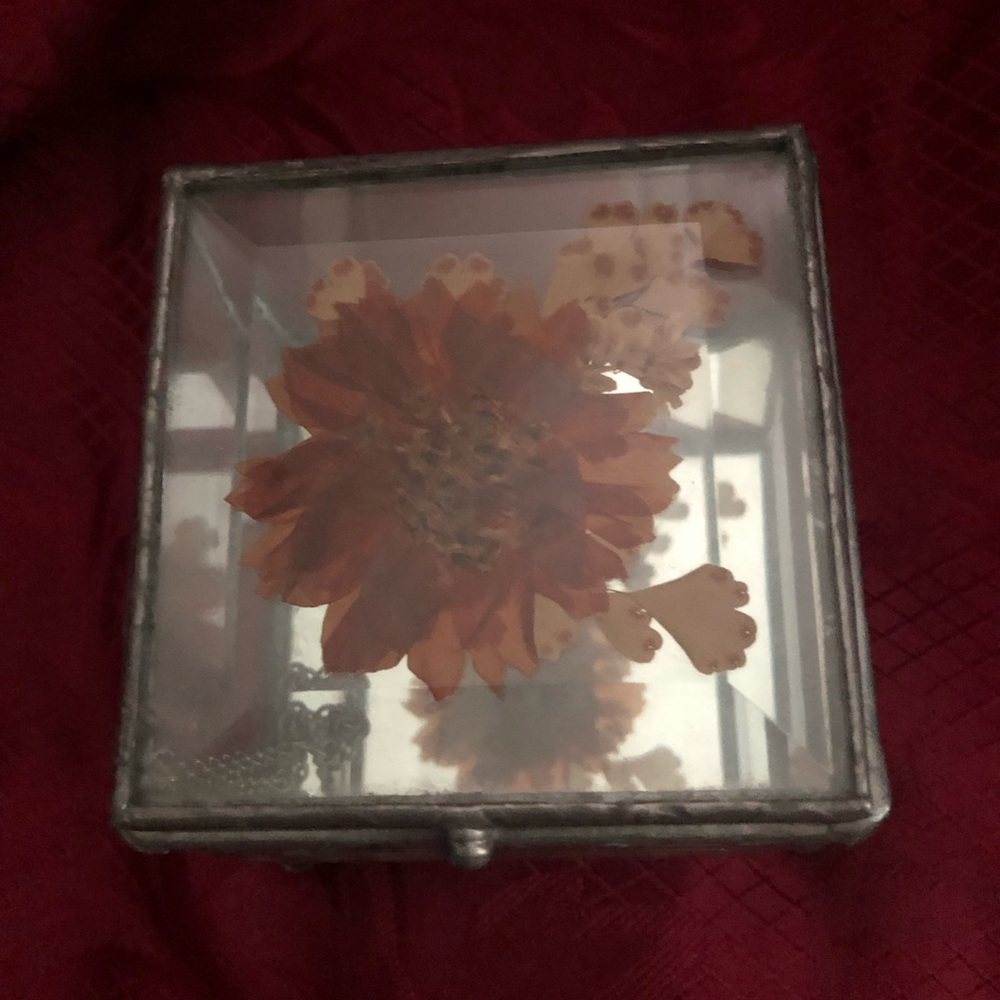 Beveled glass engagement/wedding ring box with dried flower embedded in lid - Picture 9 of 10